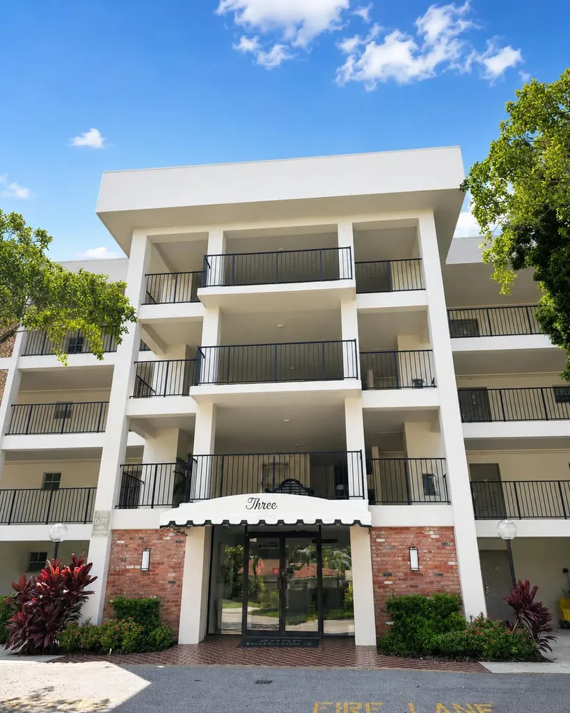 2900 N Palm Aire Drive Pompano Beach FL 33069