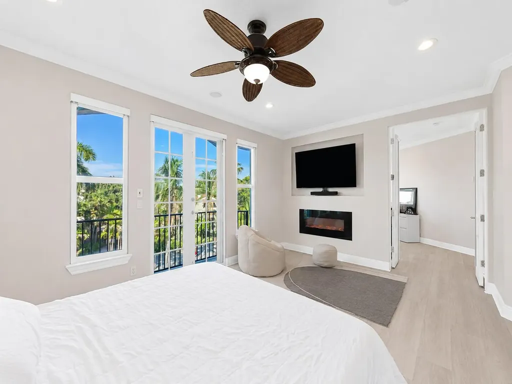 208 SE 10th Terrace Fort Lauderdale FL 33301