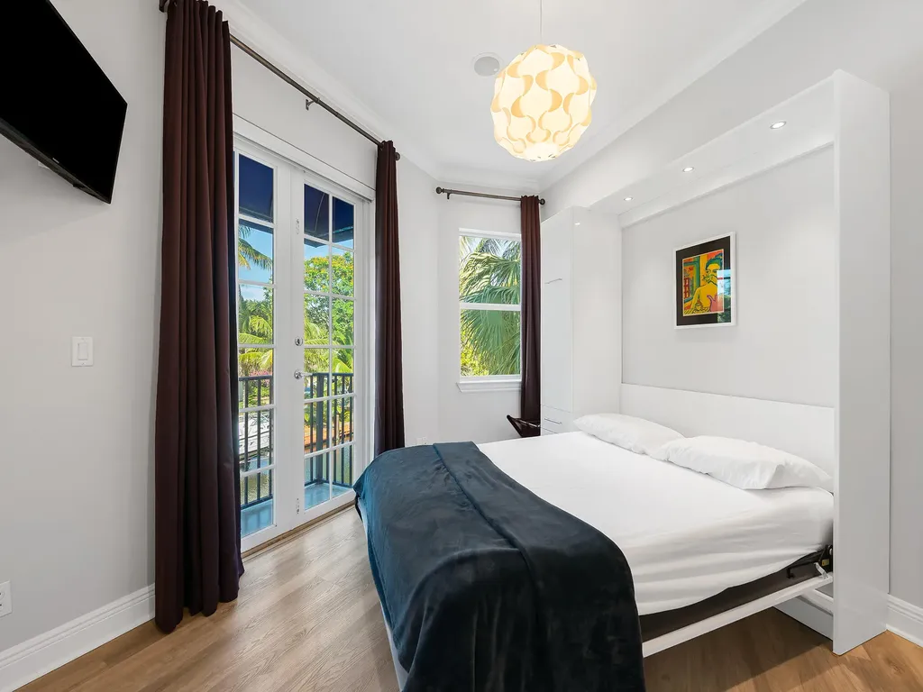 208 SE 10th Terrace Fort Lauderdale FL 33301