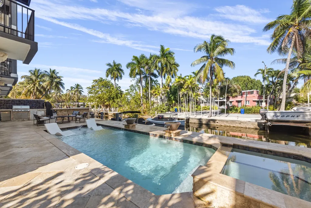 208 SE 10th Terrace Fort Lauderdale FL 33301