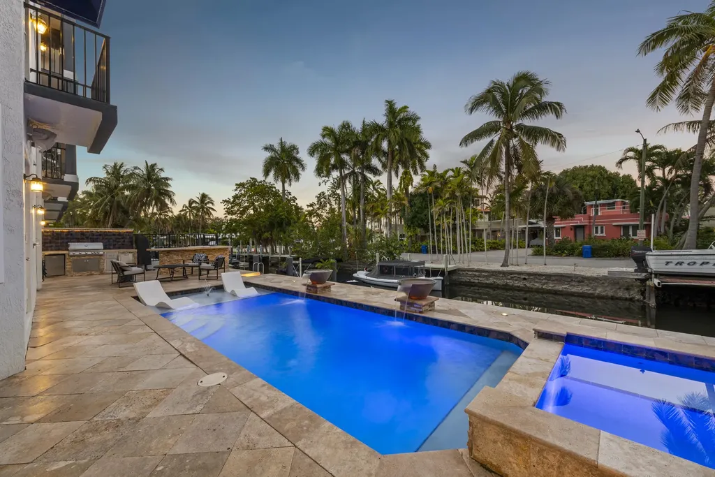 208 SE 10th Terrace Fort Lauderdale FL 33301