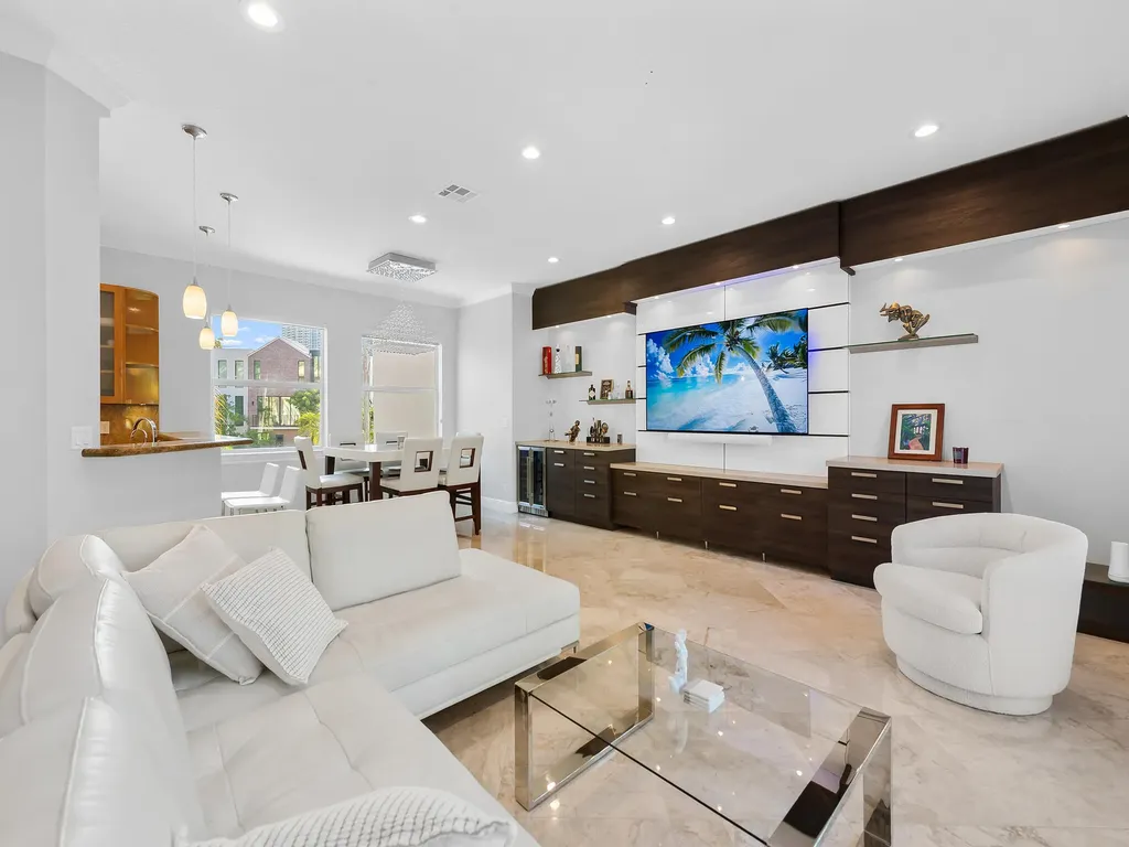 208 SE 10th Terrace Fort Lauderdale FL 33301