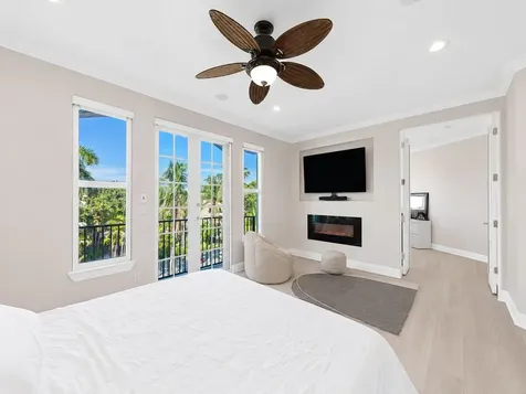 208 SE 10th Terrace Fort Lauderdale FL 33301