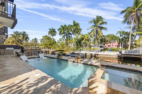 208 SE 10th Terrace Fort Lauderdale FL 33301