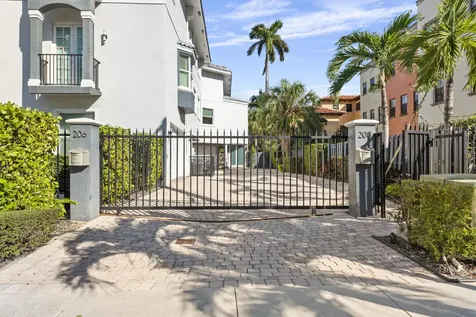 208 SE 10th Terrace Fort Lauderdale FL 33301