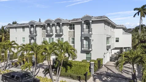 208 SE 10th Terrace Fort Lauderdale FL 33301