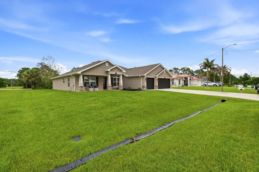 5825 NW Bates Avenue Port St Lucie FL 34986