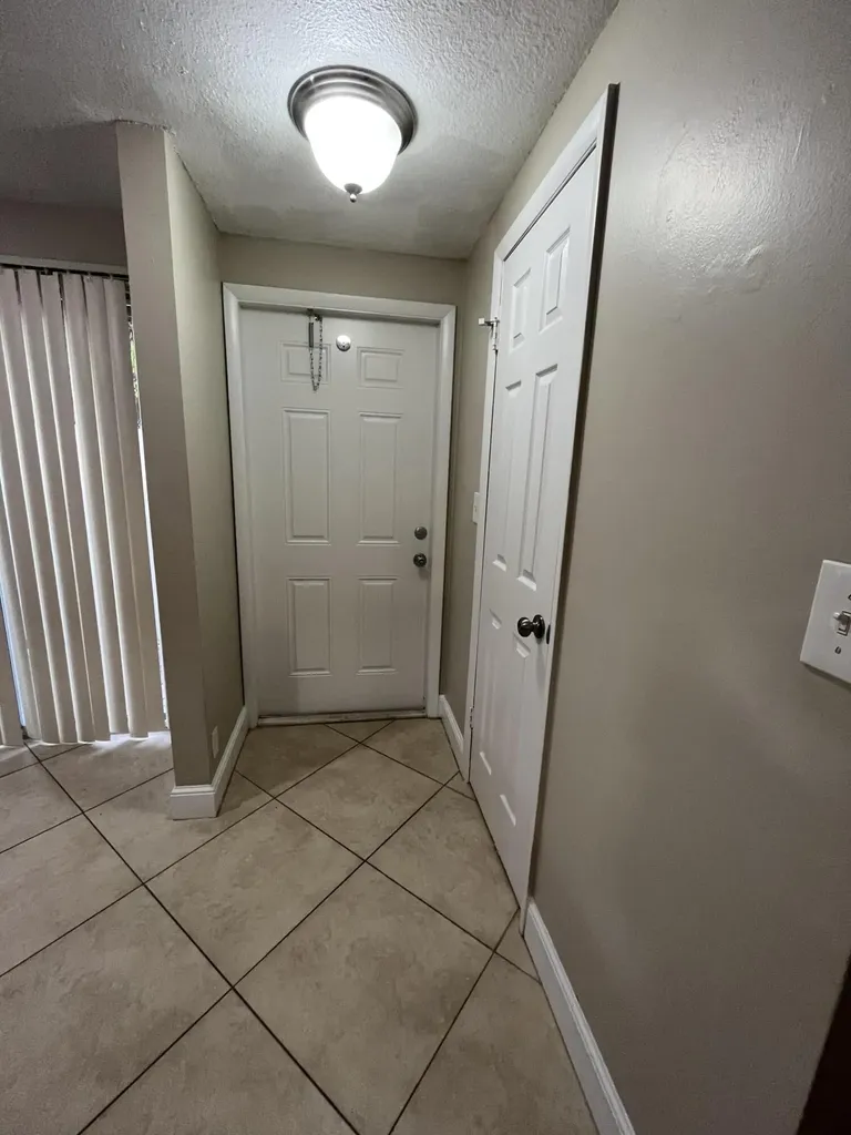 2589 NE 15th Street Pompano Beach FL 33062