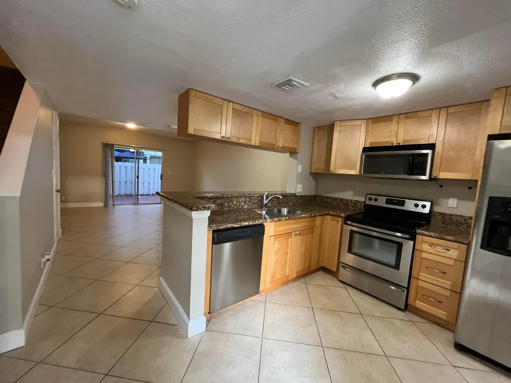 2589 NE 15th Street Pompano Beach FL 33062
