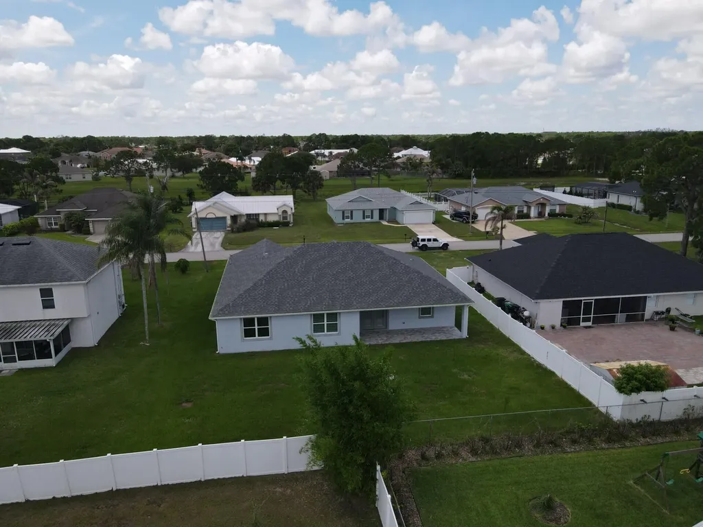 5673 NW Whitecap Road Port St Lucie FL 34986