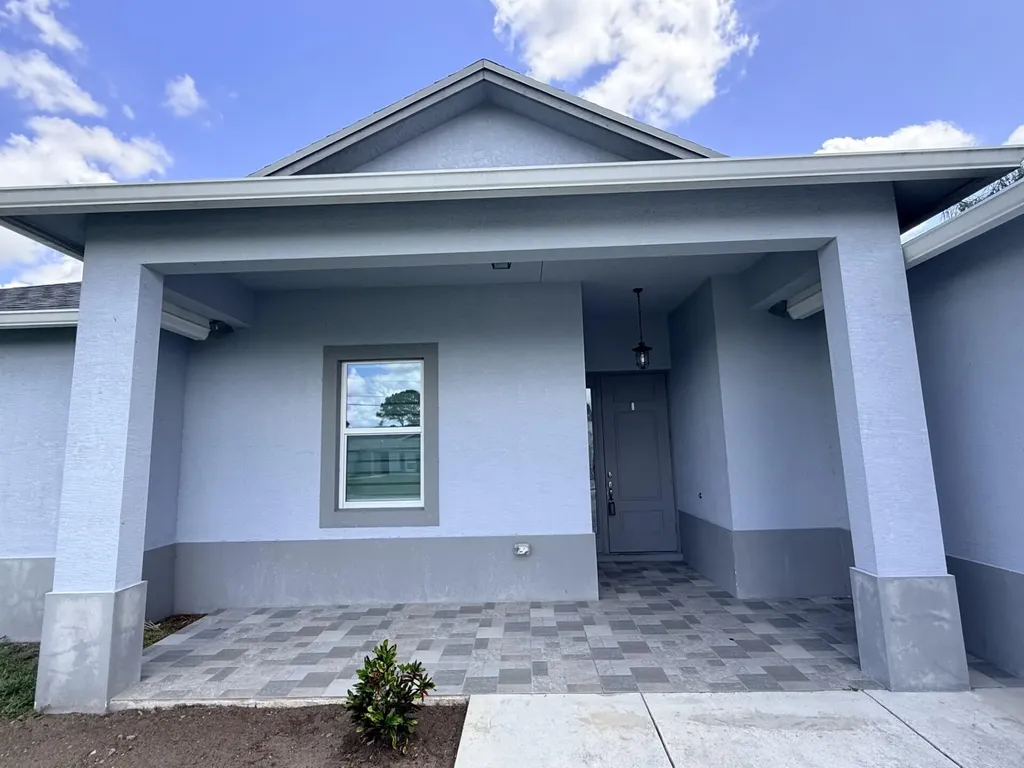 5673 NW Whitecap Road Port St Lucie FL 34986