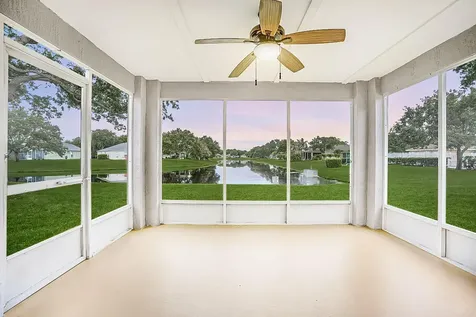966 E 13th Square Vero Beach FL 32960