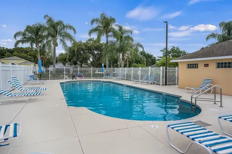 966 E 13th Square Vero Beach FL 32960