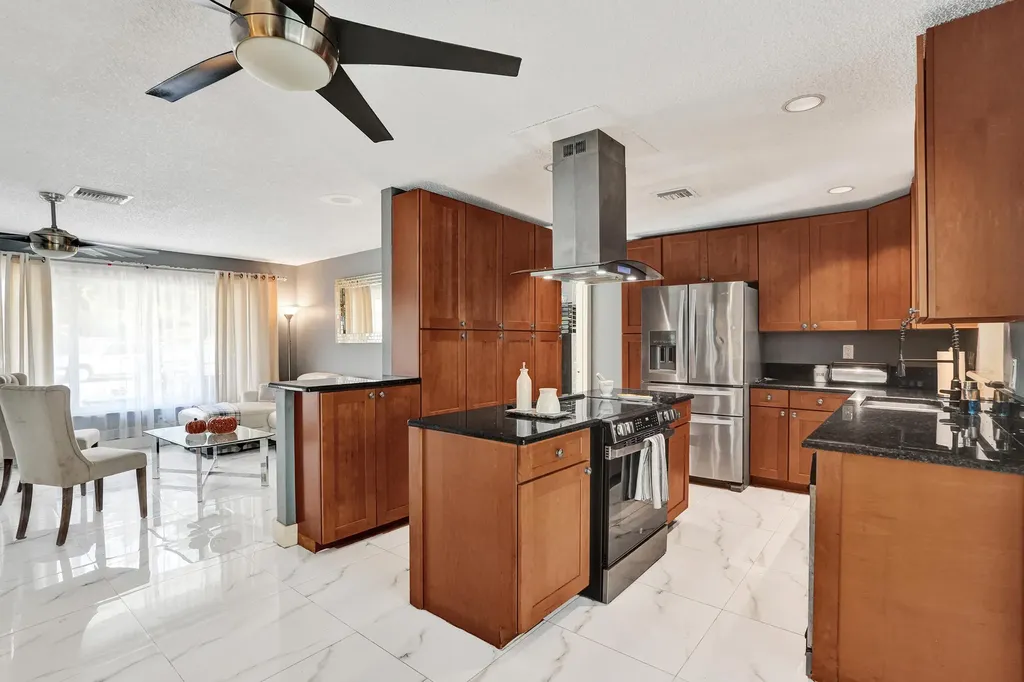 307 SE 14th Place Deerfield Beach FL 33441