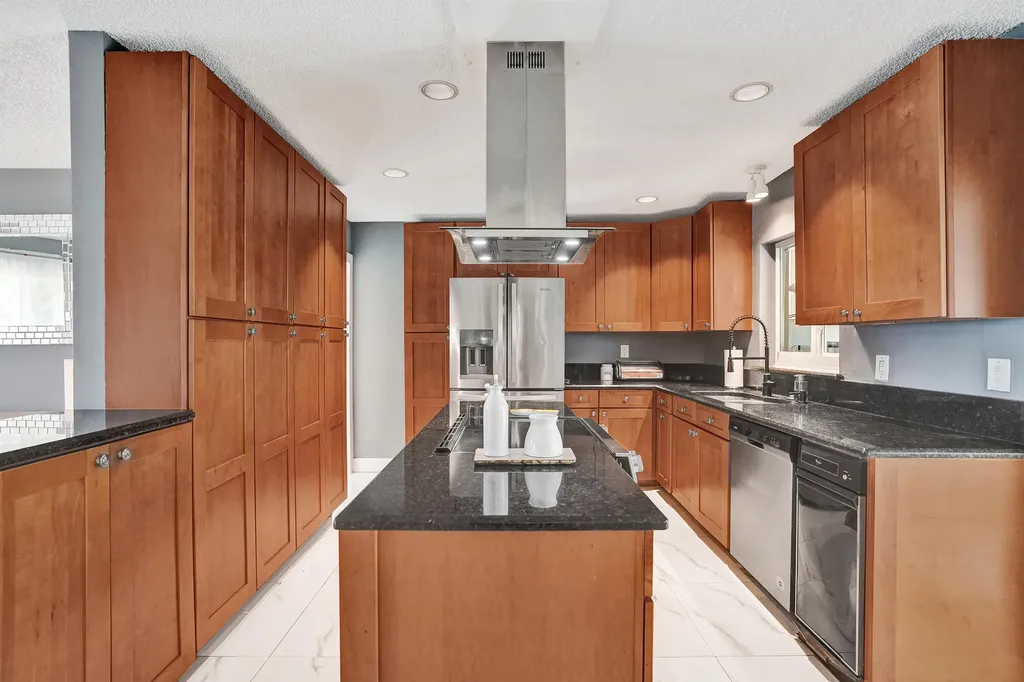 307 SE 14th Place Deerfield Beach FL 33441