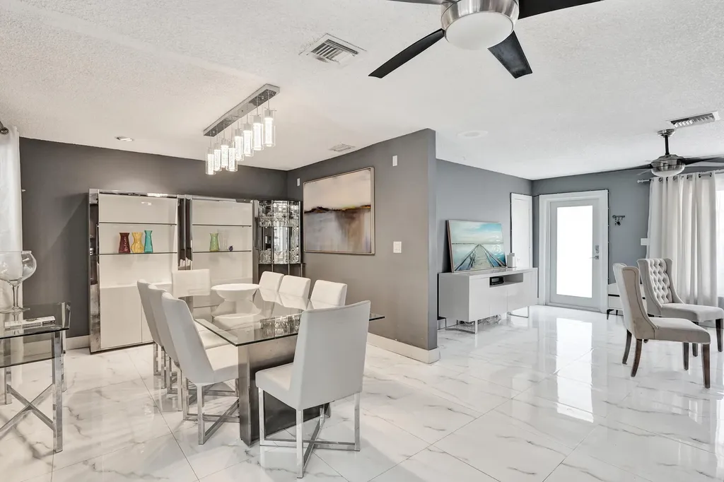 307 SE 14th Place Deerfield Beach FL 33441