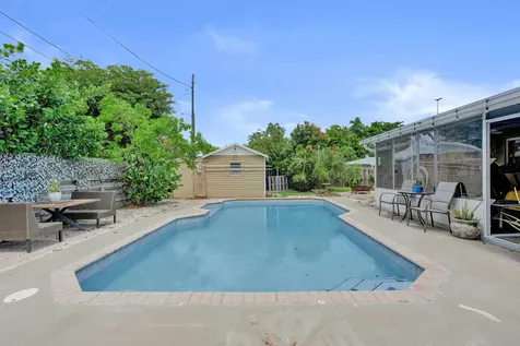 307 SE 14th Place Deerfield Beach FL 33441