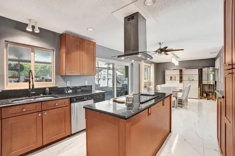 307 SE 14th Place Deerfield Beach FL 33441