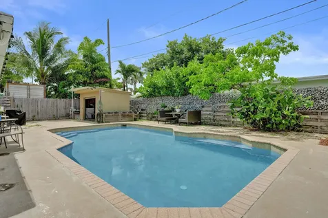 307 SE 14th Place Deerfield Beach FL 33441