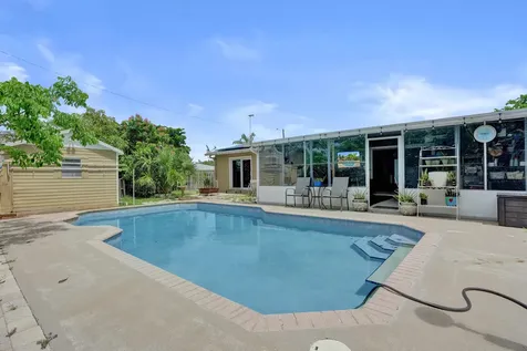 307 SE 14th Place Deerfield Beach FL 33441