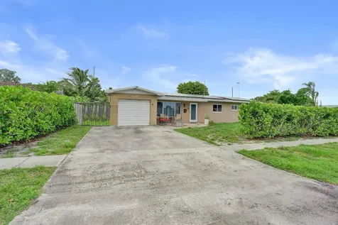 307 SE 14th Place Deerfield Beach FL 33441