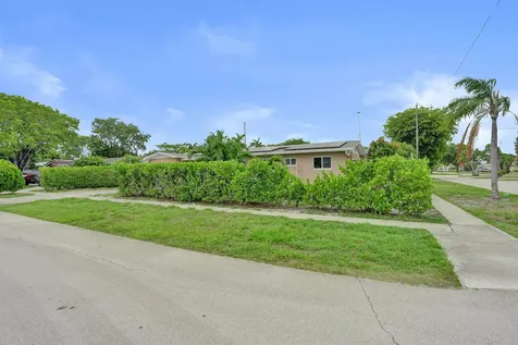307 SE 14th Place Deerfield Beach FL 33441