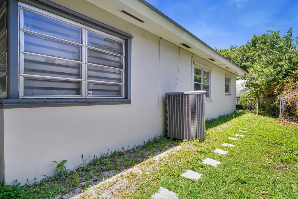 27 NE 18th Street Homestead FL 33030