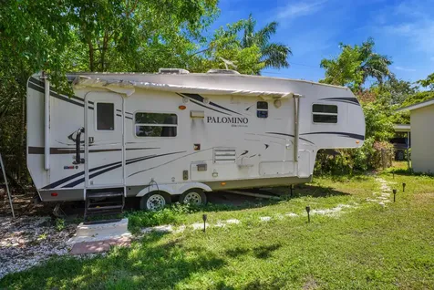 27 NE 18th Street Homestead FL 33030