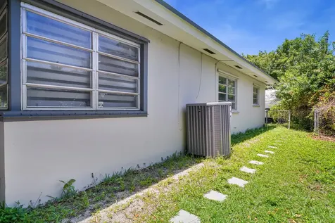 27 NE 18th Street Homestead FL 33030