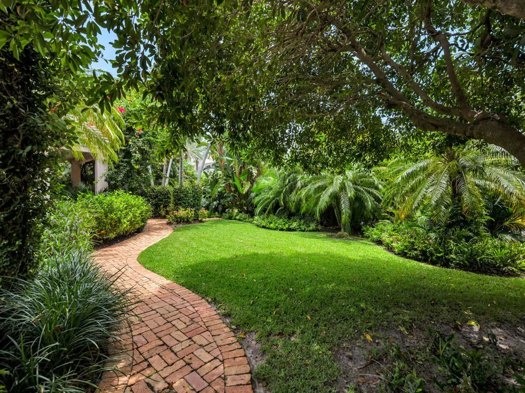 243 Garden Road Palm Beach FL 33480