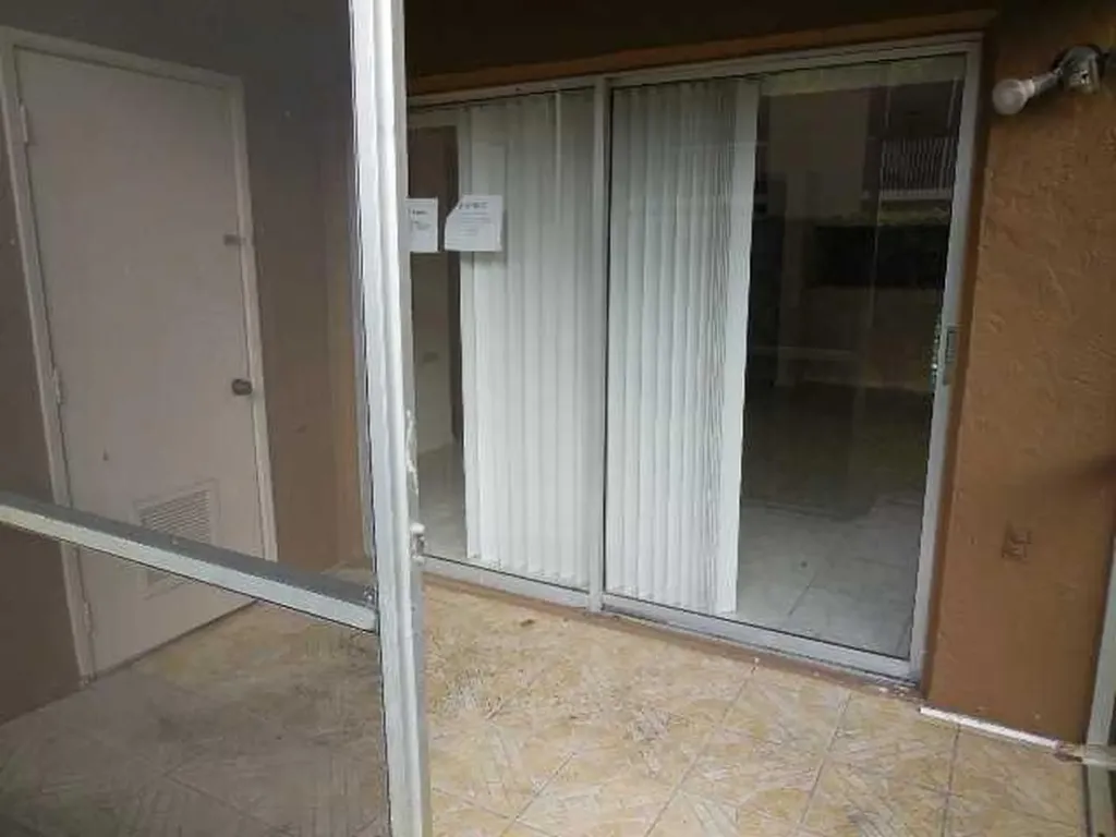 8393 Royal Palm Bl Coral Springs FL 33065