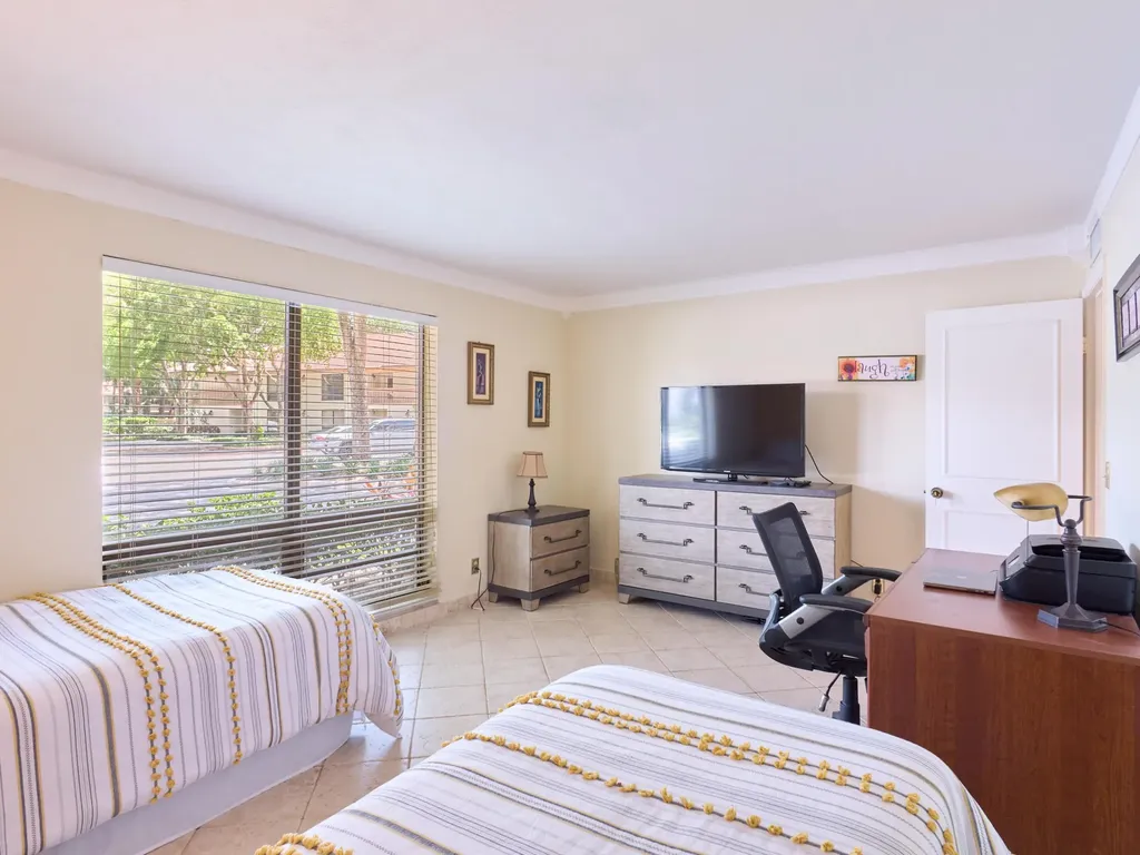 563 Brackenwood Place Palm Beach Gardens FL 33418