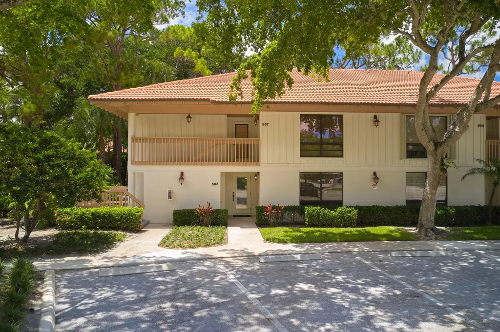 563 Brackenwood Place Palm Beach Gardens FL 33418