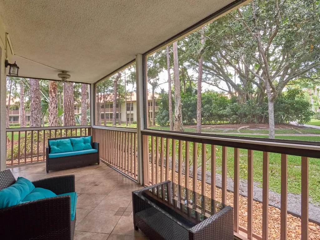 563 Brackenwood Place Palm Beach Gardens FL 33418
