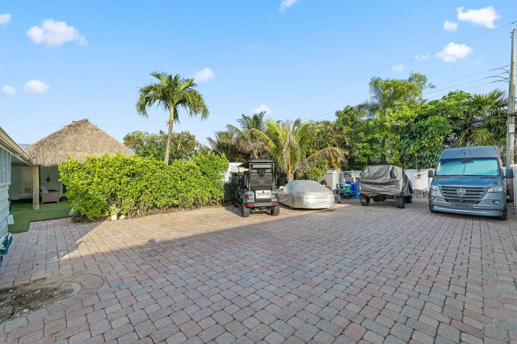 418 Oyster Road North Palm Beach FL 33408