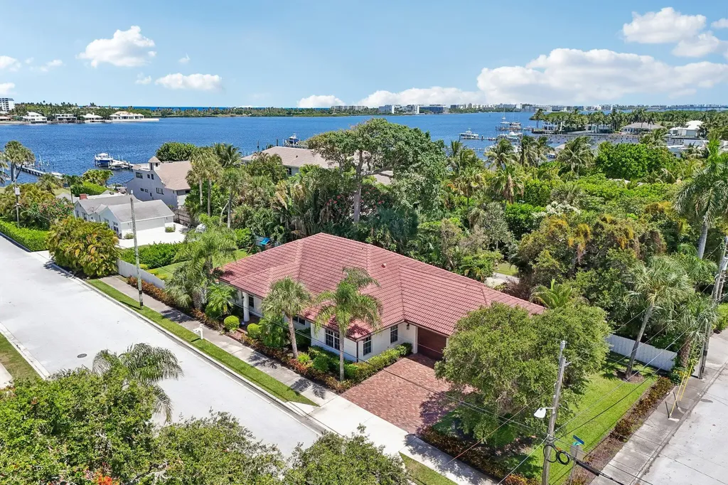 15 Wellesley Drive Lake Worth Beach FL 33460