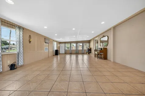 410 SE 4th Avenue South Bay FL 33493