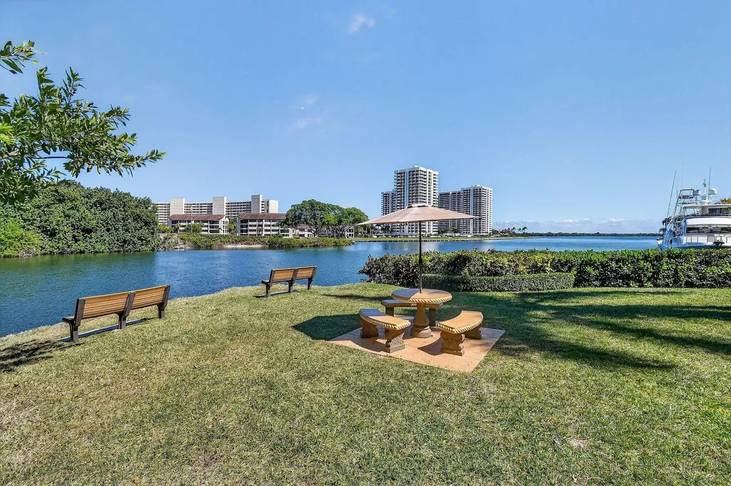 1036 Us Highway 1 North Palm Beach FL 33408