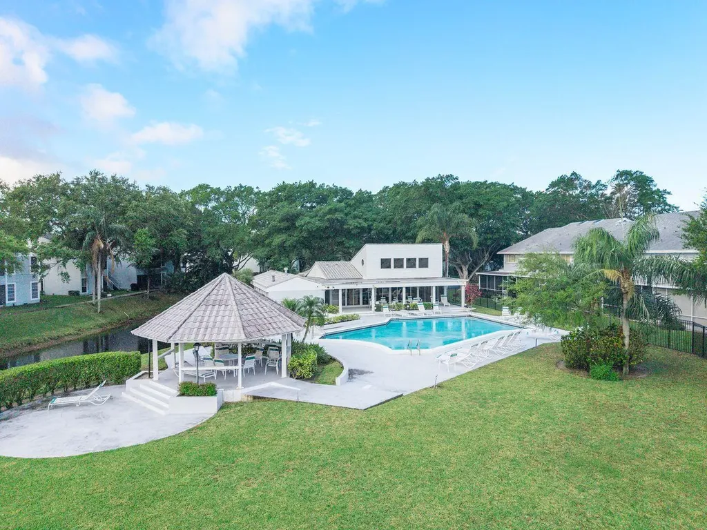 6237 Old Court Road Boca Raton FL 33433