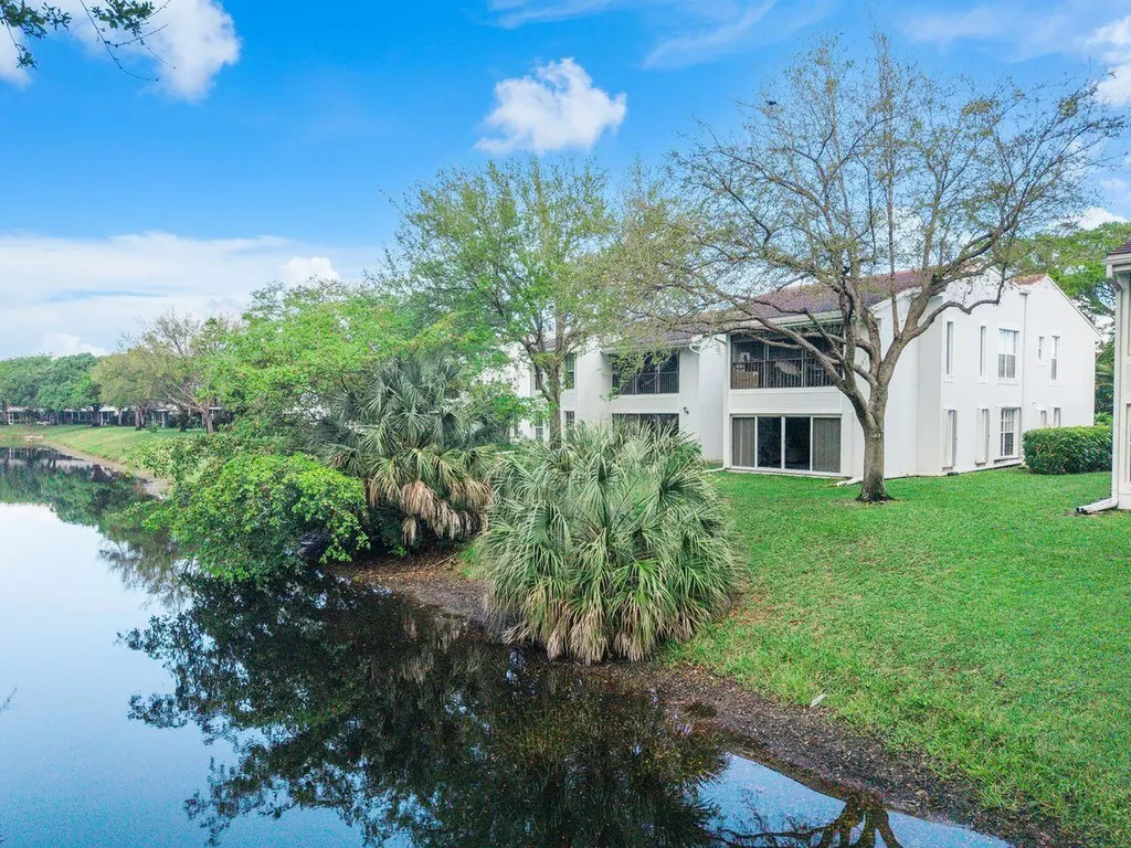 6237 Old Court Road Boca Raton FL 33433