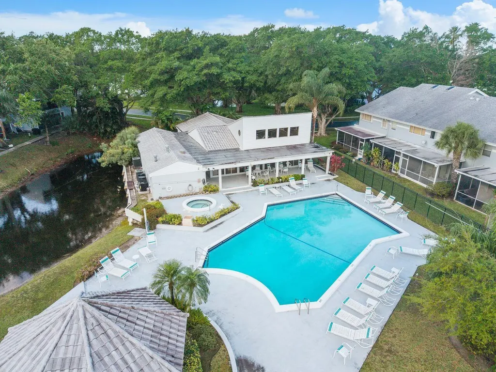 6237 Old Court Road Boca Raton FL 33433