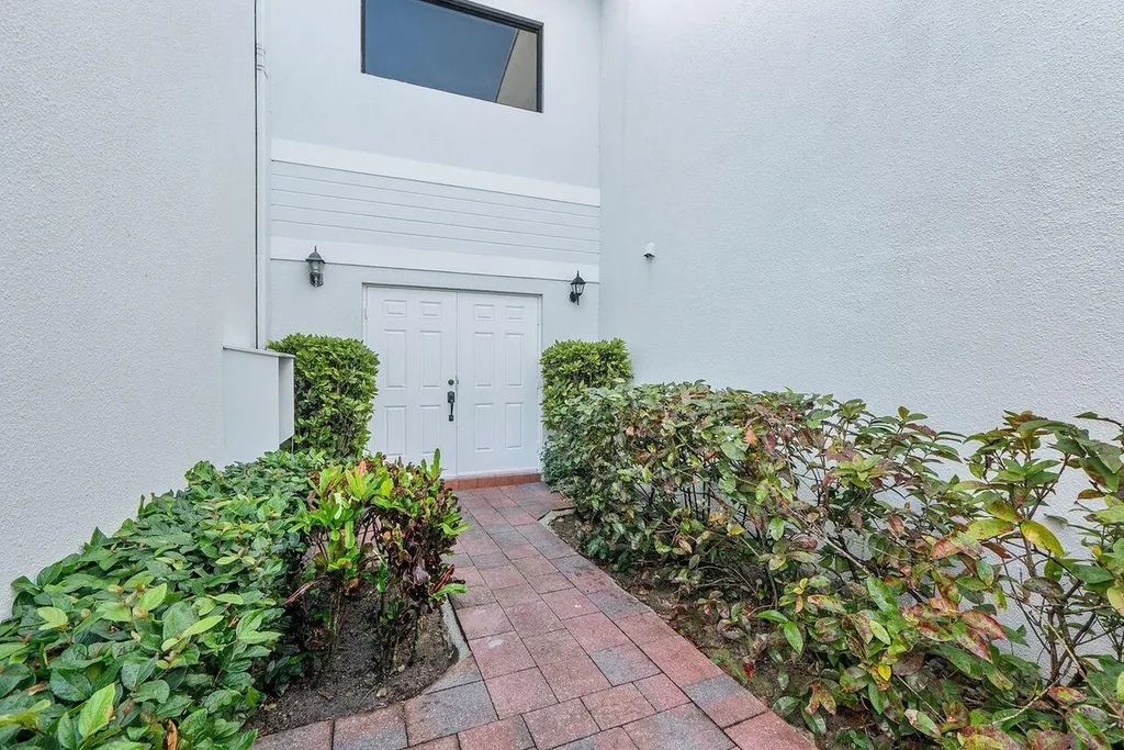 6237 Old Court Road Boca Raton FL 33433