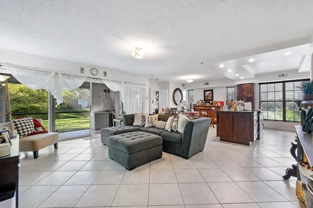 6237 Old Court Road Boca Raton FL 33433