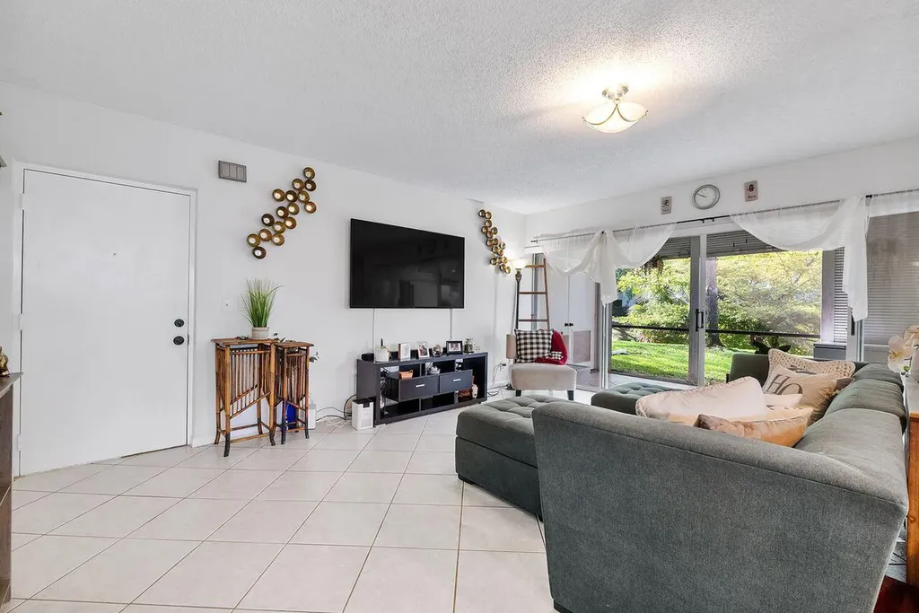 6237 Old Court Road Boca Raton FL 33433