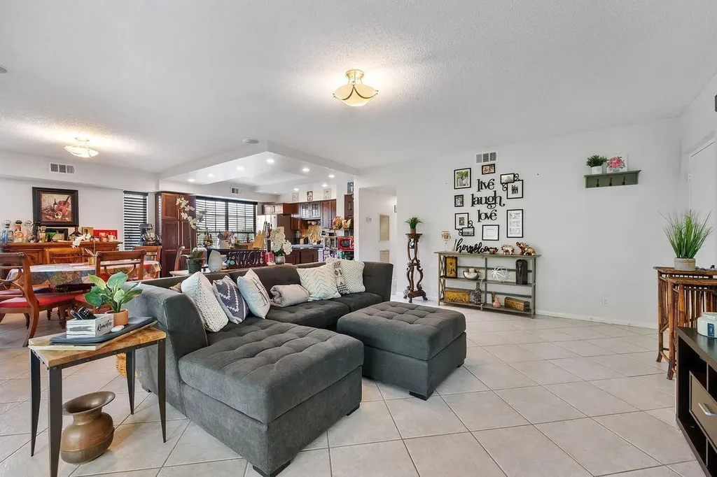 6237 Old Court Road Boca Raton FL 33433
