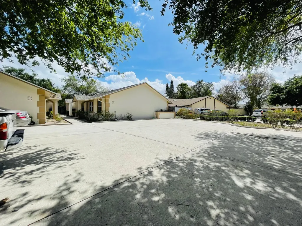 1654 Hawthorne Place Wellington FL 33414