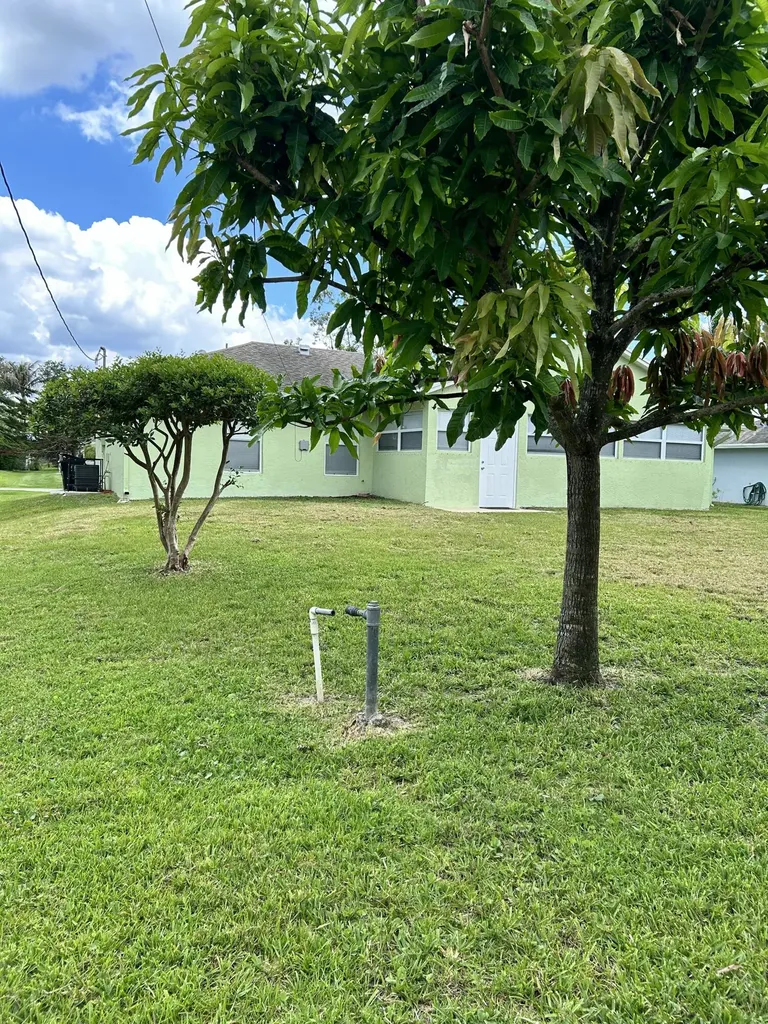 367 SW Donna Terrace Port St Lucie FL 34984