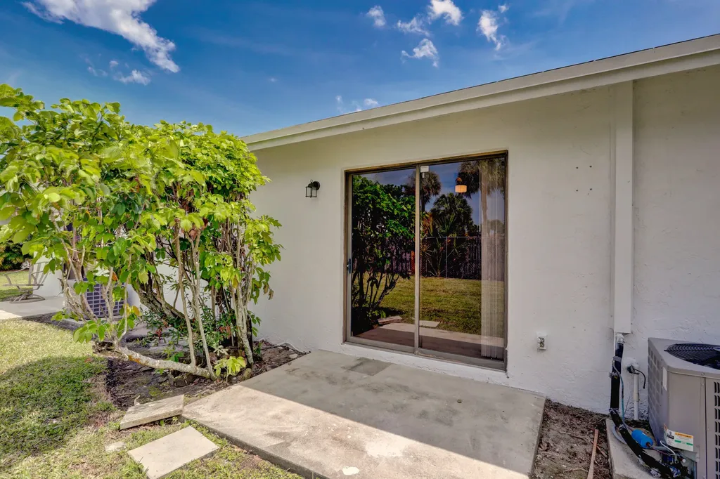 9186 Roan Lane West Palm Beach FL 33403