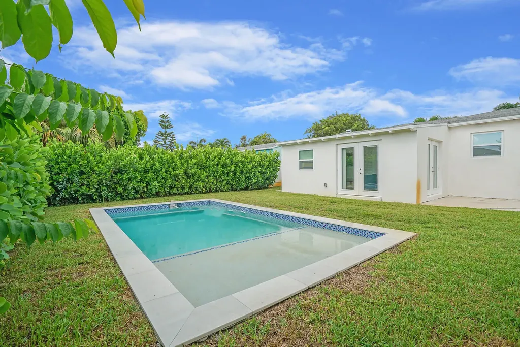 340 Summa Street West Palm Beach FL 33405