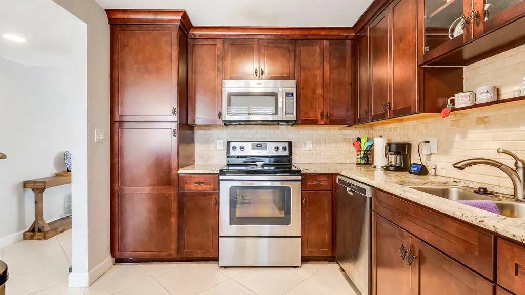 303 Lakeview Drive Weston FL 33326